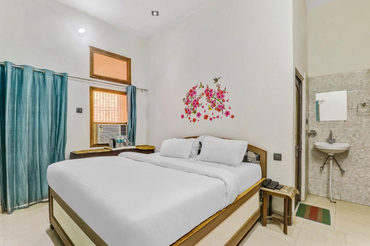 Hotel K V PALACE Varanasi Exterior foto